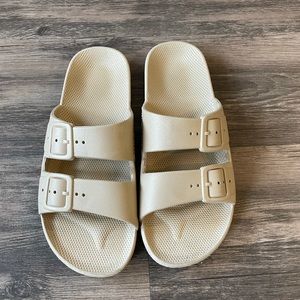 Freedom Moses desert brown slides